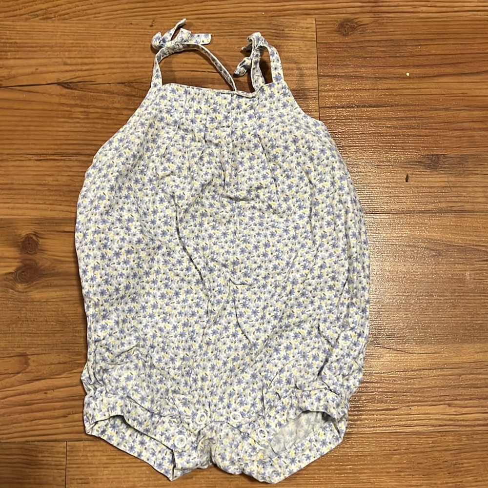 3 summer rompers - Picture 6 of 7